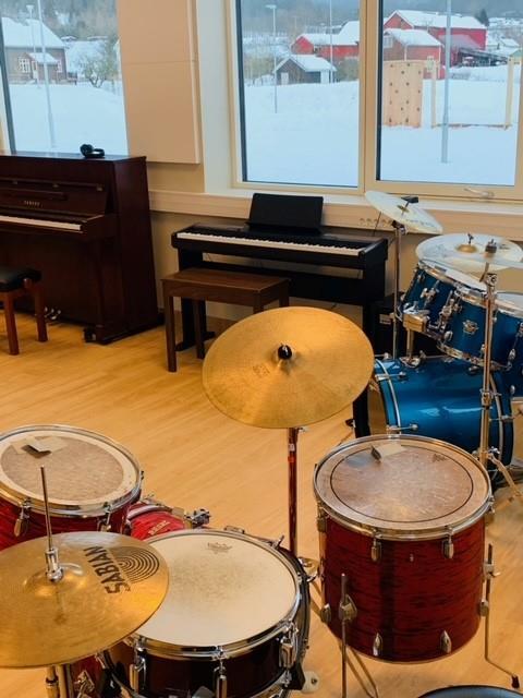 Musikkinstrumenter - Klikk for stort bilde