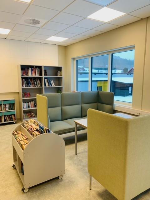 Sittegruppe innendørs - Klikk for stort bilde